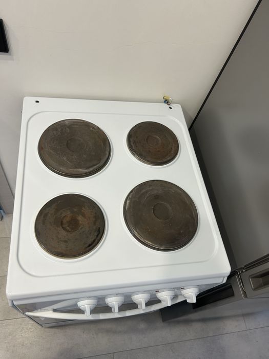 Продам элетор плиту в отличном состоянии.