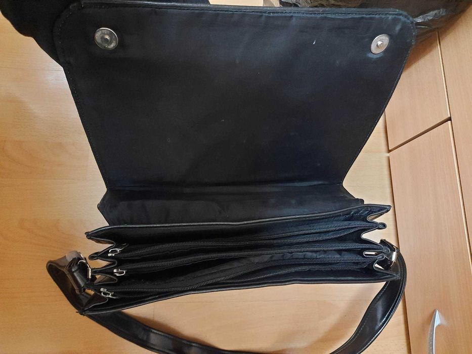 Удобна и практична консултантска кожена черна чанта Alamode