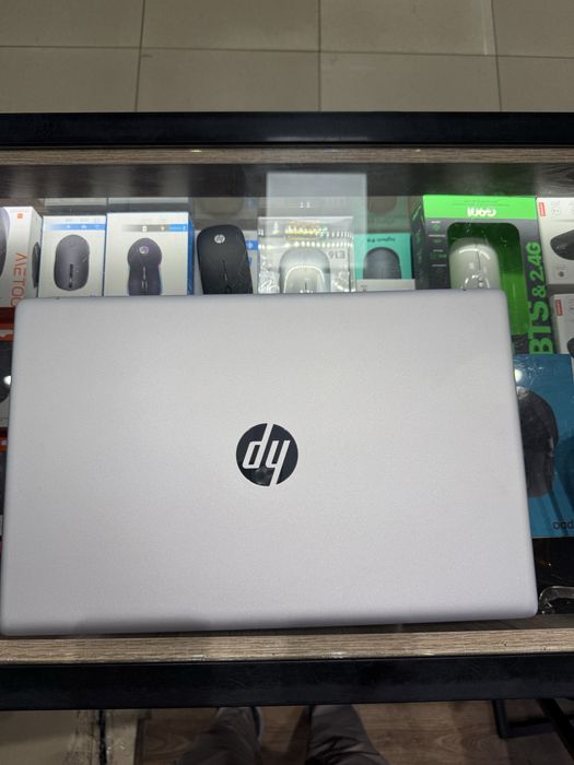HP 17-cn3068cl FHD+ IPS Intel Core i5-1334U 8GB DDR4 512GB SSD America