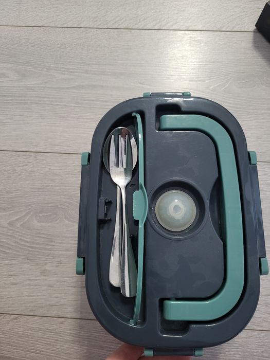 Ланчбокс с приборами