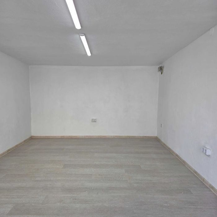 Inchiriez spatiu ideal pt xerox in complex studentesc--zona garajelor