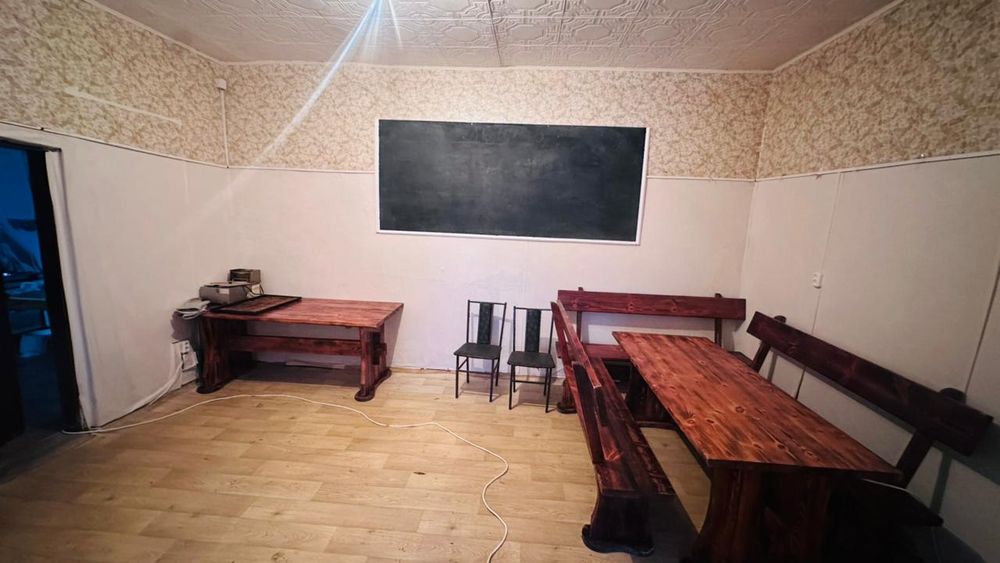 Стол и две скамейки