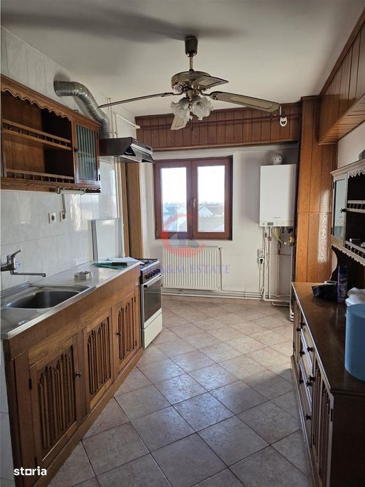 Apartament spatios 4 camere 97 mp – living 23 mp – Bd. Simion Barnutiu