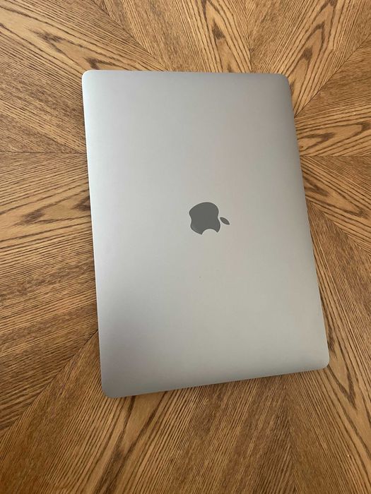 13” MacBook Pro 2022, M2, 256GB SSD, 8GB RAM