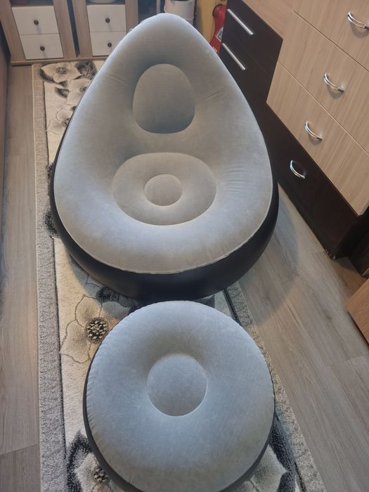 Кресло и табуретка 20€.