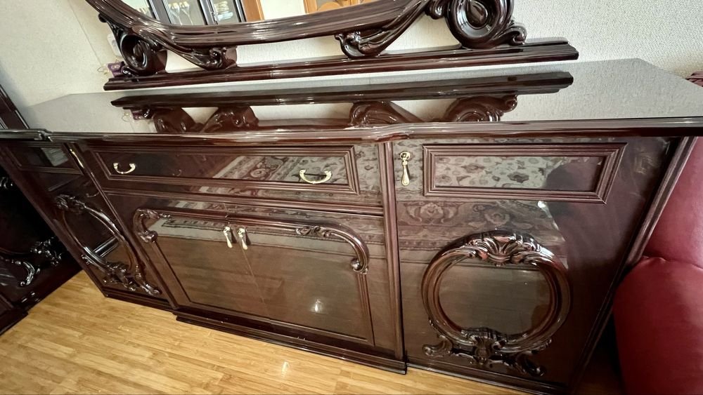 Комод с зеркалом