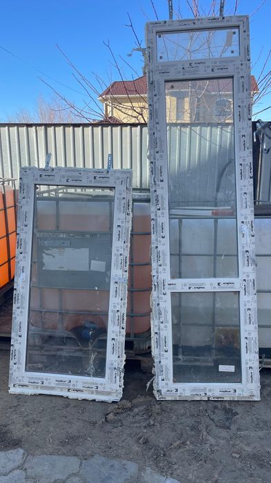 Пластиковые дверь и окно