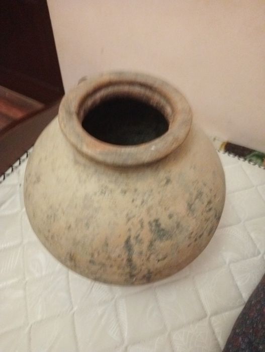 Хум сотилади 19асрнинг охири 20 асрнинг бошларида ясалган