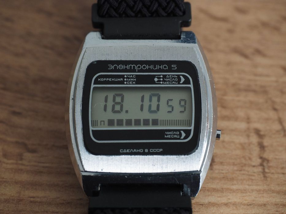 Ceas sovietic Elektronika 5 din anii ’80, cu curea nouă, funcționează
