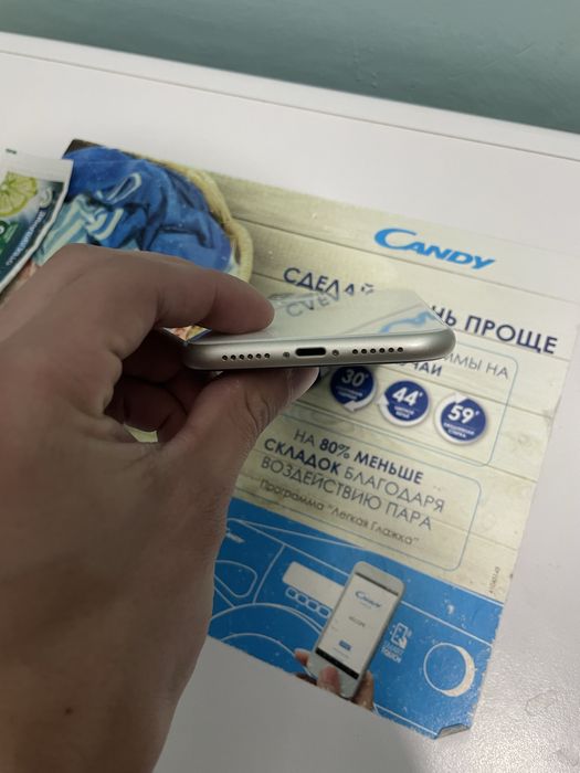 Продам 11 айфон белый