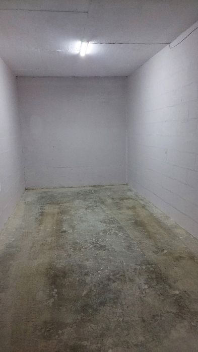 Гараж под наем с автомйтична врата