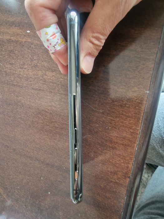 Пордавам IPhone 11 Pro с ПОДАРЪК 3 гръбчета и кабел AUX.