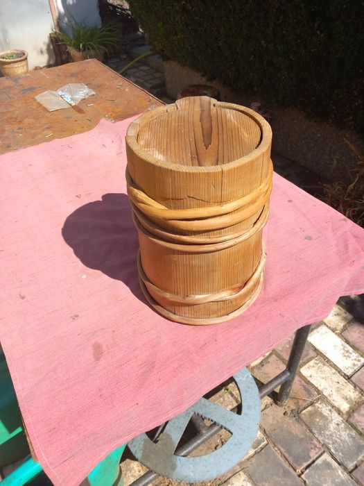 Se vinde o consolă și o putină