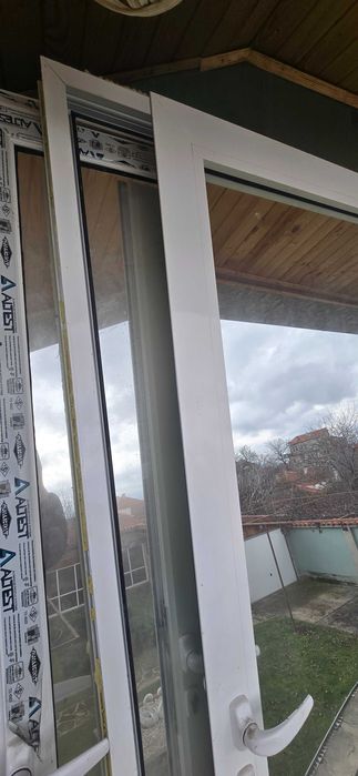 Врати с огледало от двете страни