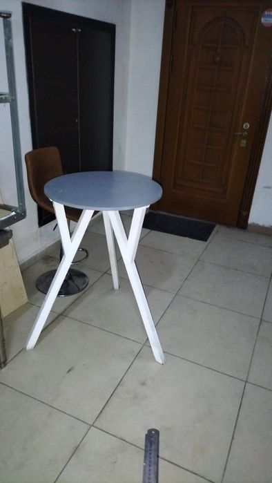 Продам стулья барные и столы