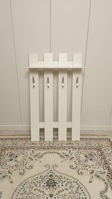 Продам вешалку в прихожую