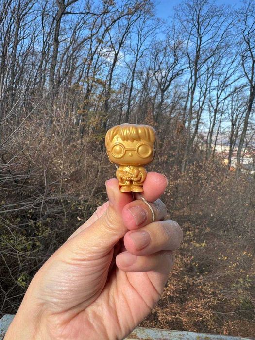 jucărie Harry Potter din aur de la Kinder Joy