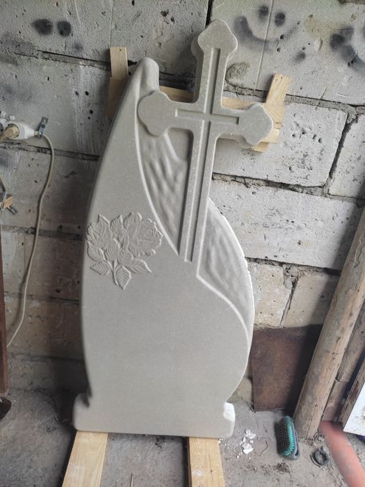 Vând cruci ciment alb