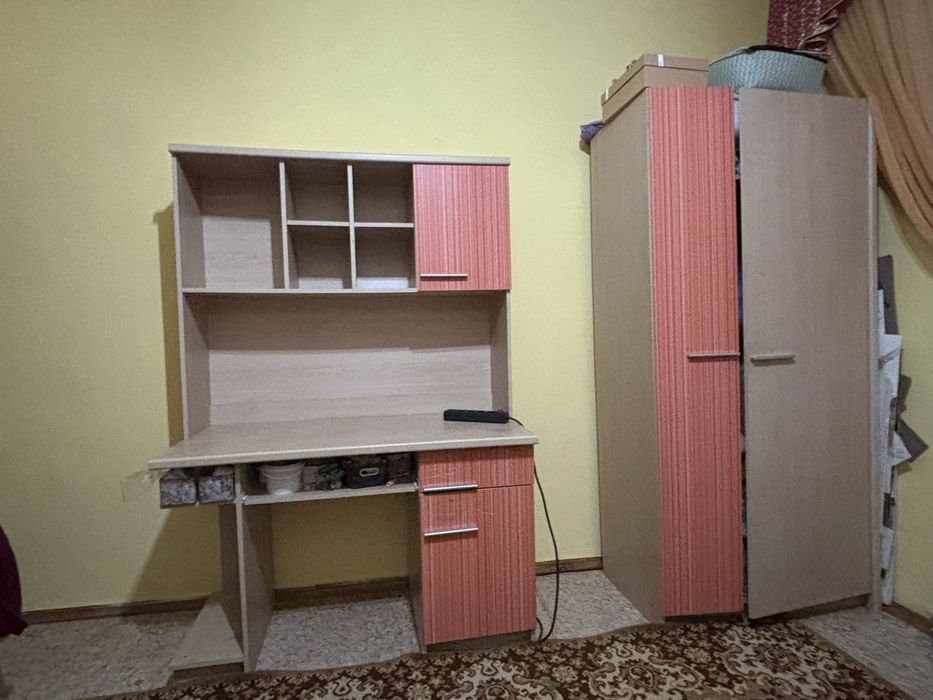 Отдам шкаф и стол