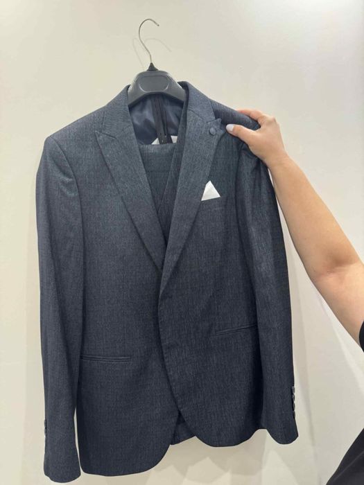 Костюм два броя номер 50 и 52 - като нови