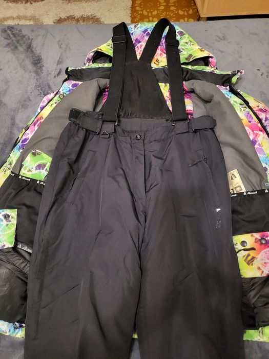 Продаю костюм лыжный 25000