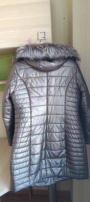 Отдам за две плитки шоколада Mika MMMAX зимний пуховик, на верблюжьей