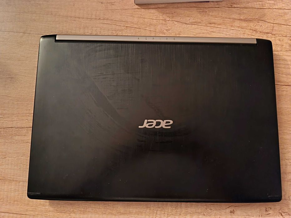 Лаптоп Acer Аspire 715 - 71G - 55KS