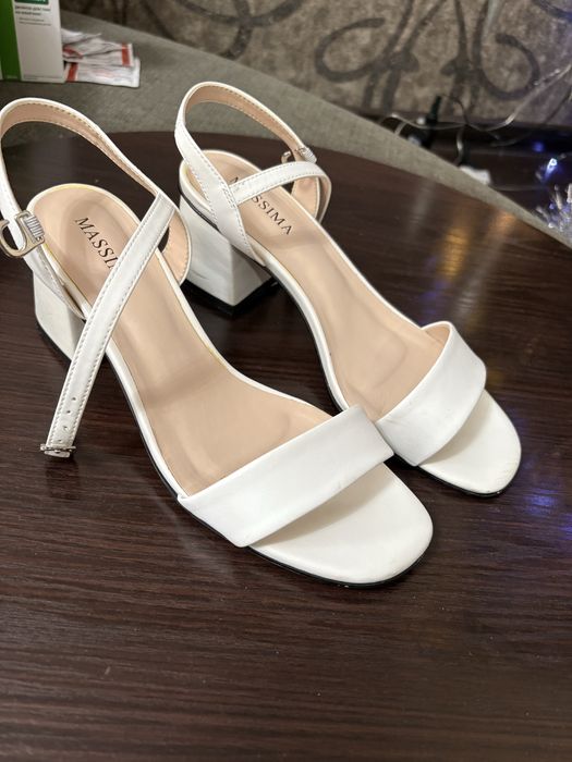 Босоножки кожаные