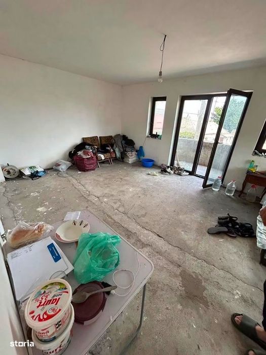 De vanzare casa in Roman, teren de 590mp,5 camere 120000euro