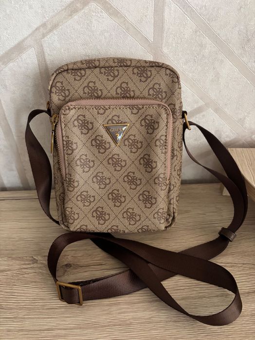 Нова оригинална чанта Guess