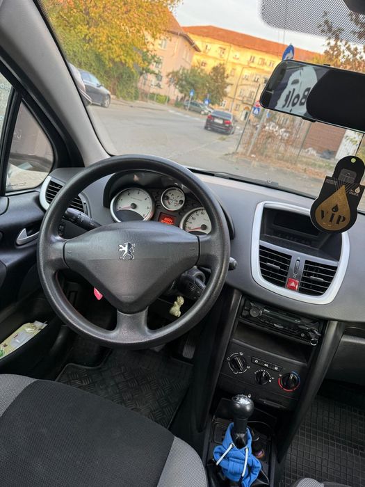 Vând Peugeot 207