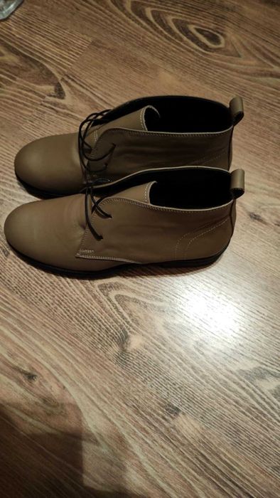 Pantofi dama din piele naturala disponibile mai multe perechi.