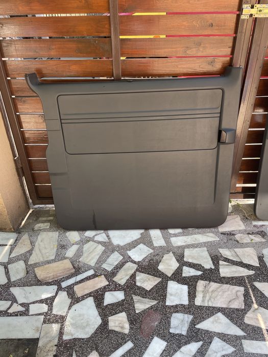 Panou usii culisante VW Caravelle sitinga dreapta cu perdelute pret 650 lei buc