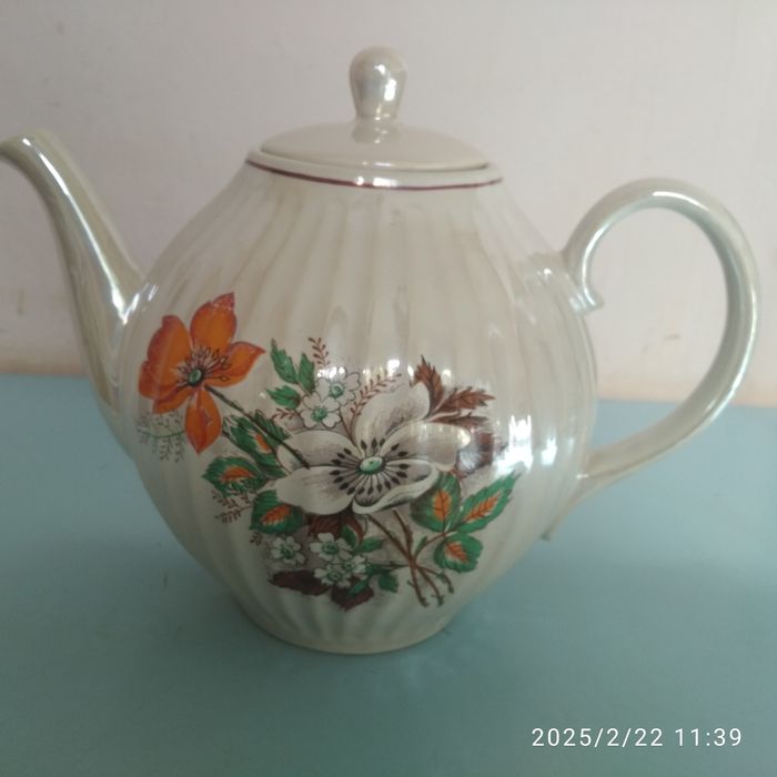 Кофейный сервизы, подносы хрустальные, чайник заварочный