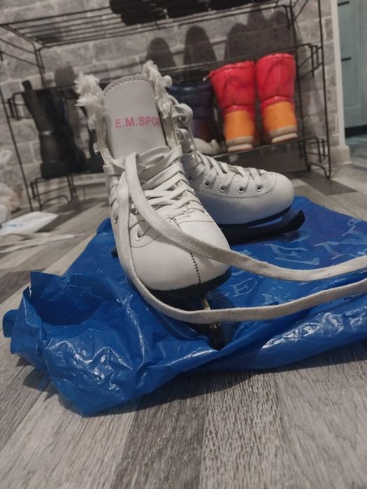 Продам коньки в нормальном состоянии