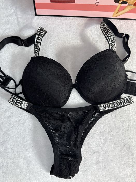 Set  Victoria’s Secret