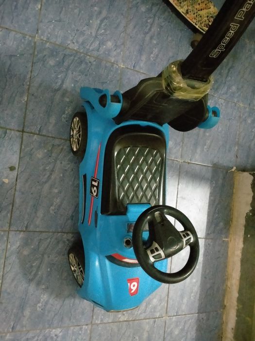 Продам машинку толокар