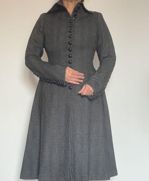 Плащ одежда эксклюзивный модель  60000 тенге