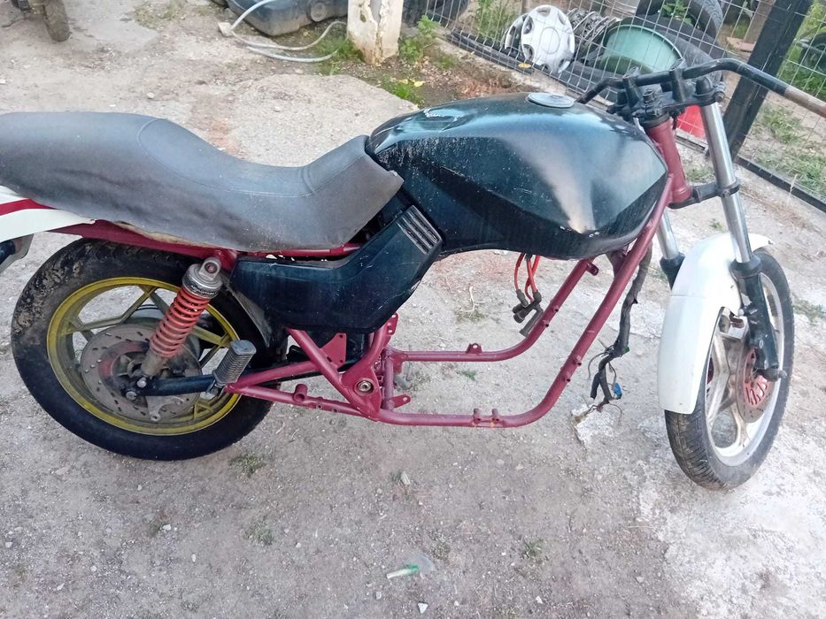 Vând cadru Suzuki gs 650 cu acte de Germania