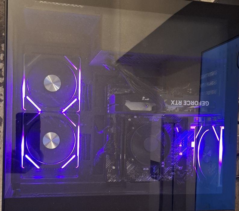 Геймърски Компютър | Ryzen 7 5700X | 16 GB RAM | Rtx 5060TI | 1TB SSD