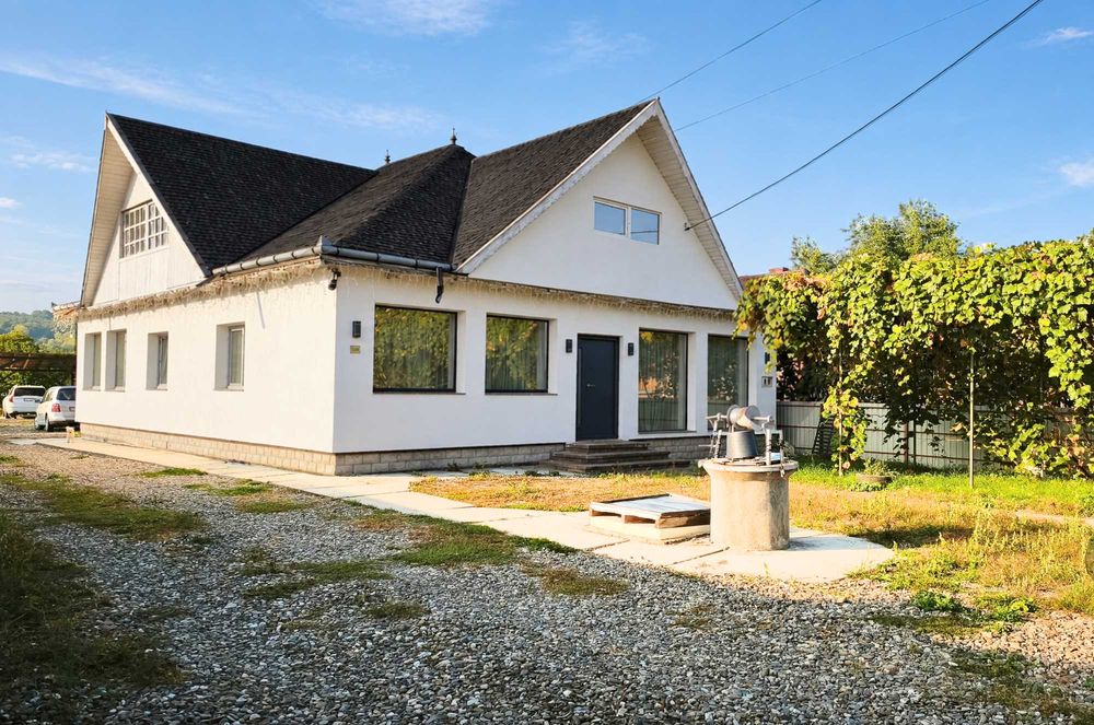 Casă ultracentrală 193 mp, teren 1.500 mp + anexă comercială 50 mp