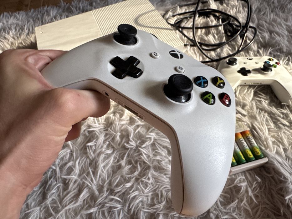 Приставка Xbox one S