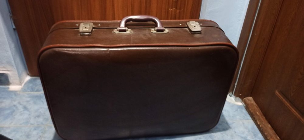 Jucarii obiecte geamantan vechi epoca comunista