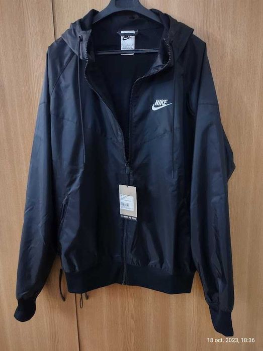 Jacheta cu gluga Nike Sportswear Windrunner Men s (Super Pret).