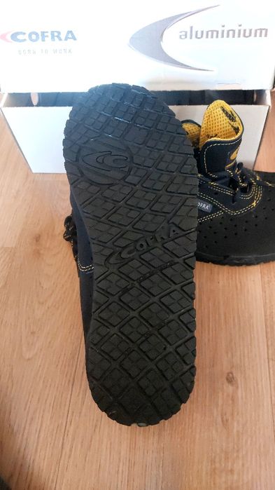 Работни обувки с бомбе