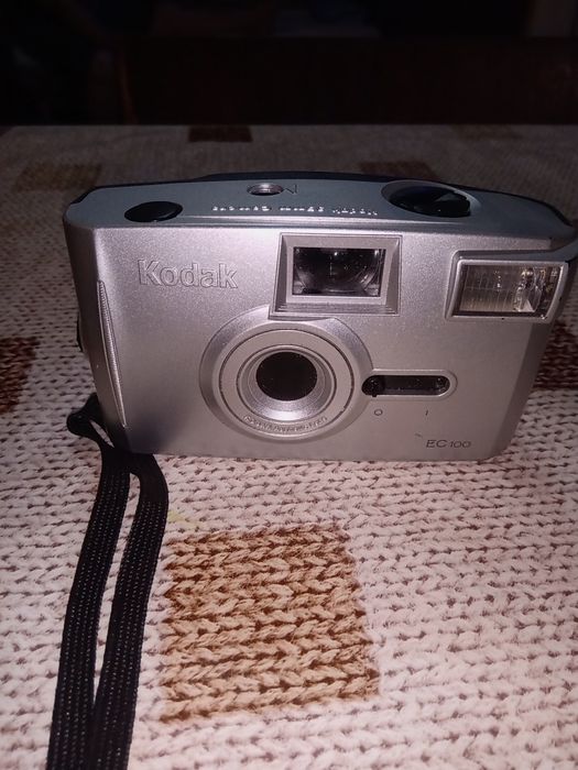 Продавам пет нови фотоапарата .