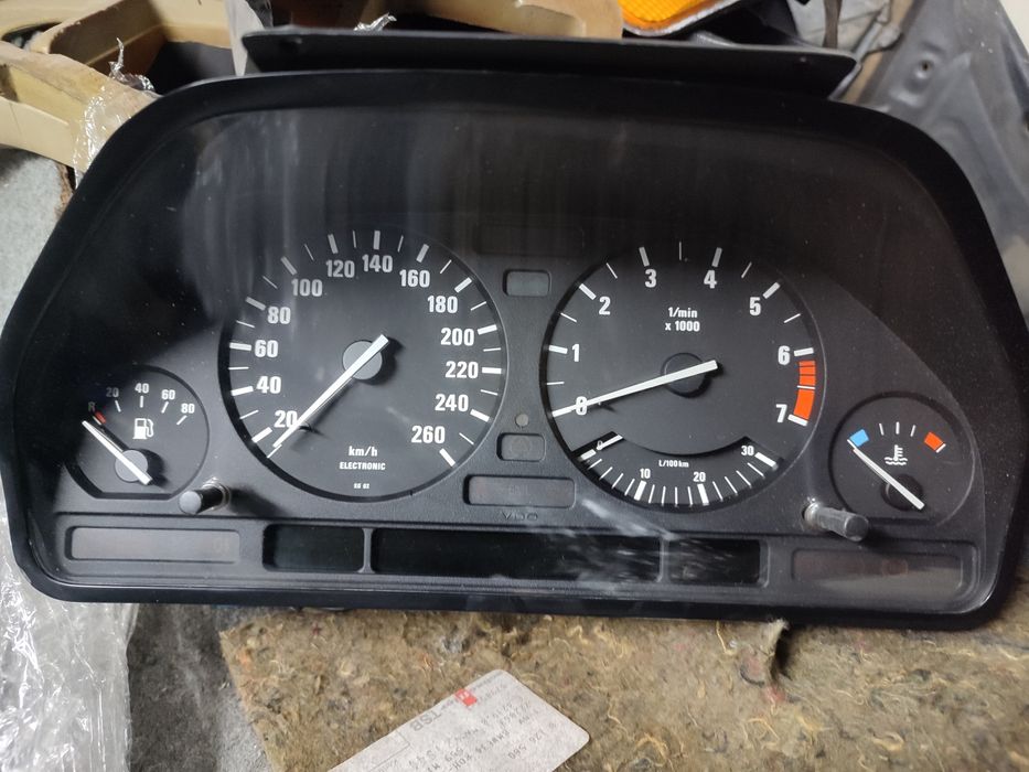 Щиток приборов на БМВ E34 525