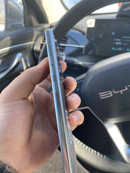 Продам смартфон  tecno camon 40