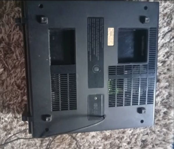 Vând magnetofon Tesla