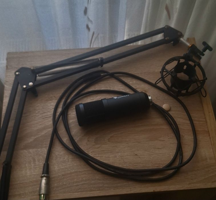 Microfon profesional Genesis Radium 300 XLR